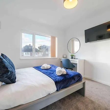 Beautiful 4 Bed - Weekly & Monthly Bookings Birmingam