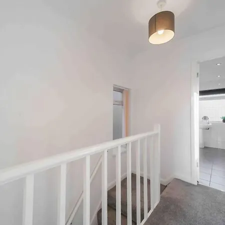 Beautiful 4 Bed - Weekly & Monthly Bookings